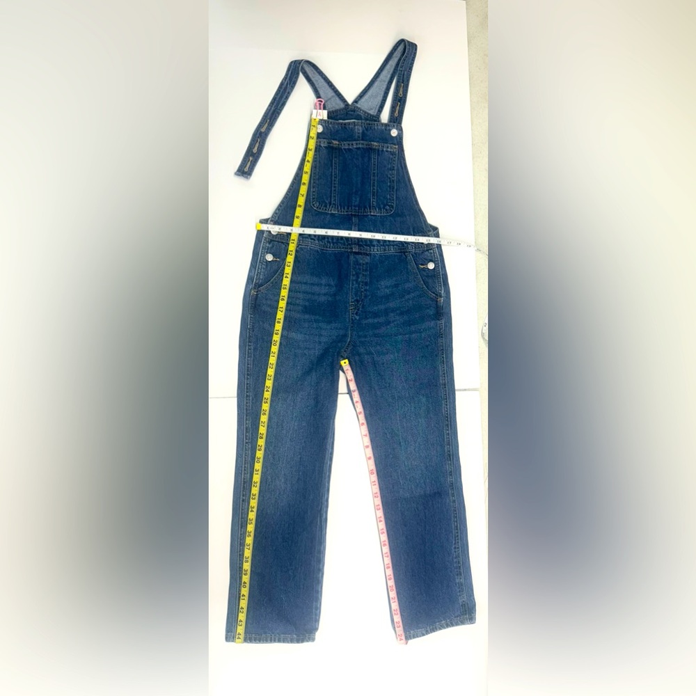 Jean Overalls Old Navy size XL kids (14-16). Not used.